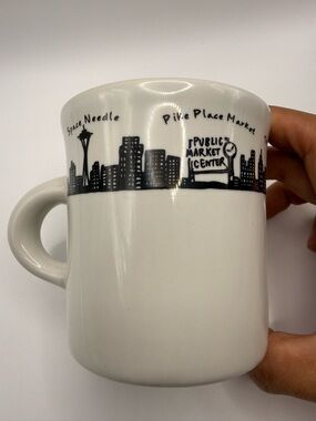 🎉TAKE $10 OFF! FISHS EDDY White Seattle Skyline Ceramic Mug w/Black Illustration